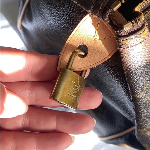 Authentic Louis Vuitton speedy 30 - Picture 6 of 14